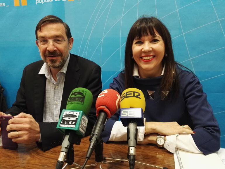 Los concejales del PP, Antonio Luis Martínez Pujalte y Mercedes Alonso