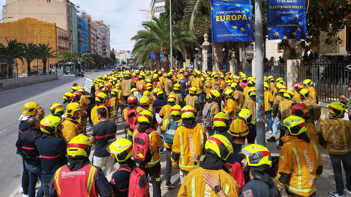 Juan Penalva, presidente de la Junta de Personal del Consorcio de Bomberos de Alicante: "Mantenemos las concentraciones previstas en Benidorm y la Diputación de Alicante"