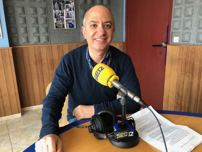 Fernando Ribas en los estudios de Radio Ibiza 