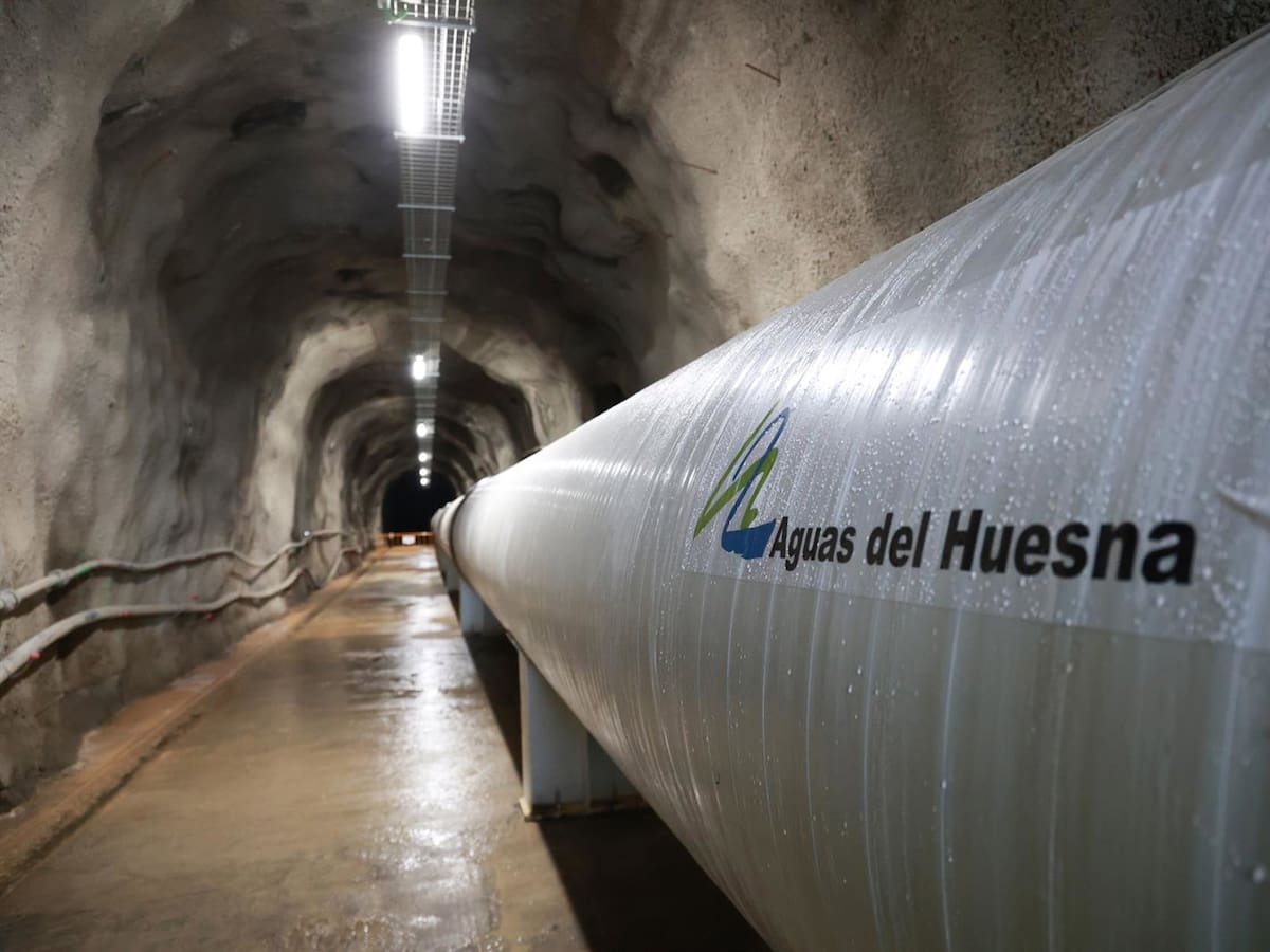 La rotura de una tubería de aguas del Huesna provoca inundaciones en 40 viviendas de Tocina