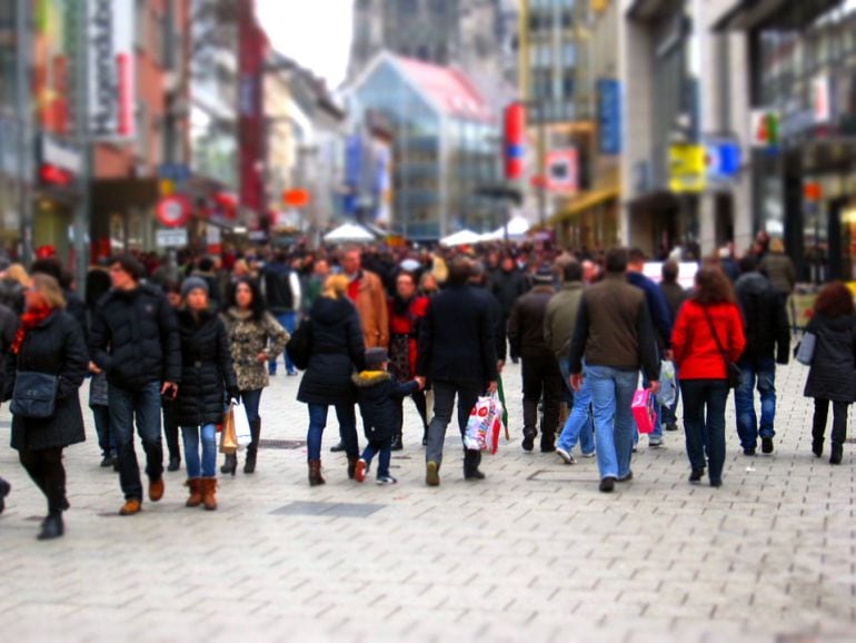 Gente caminando por la calle