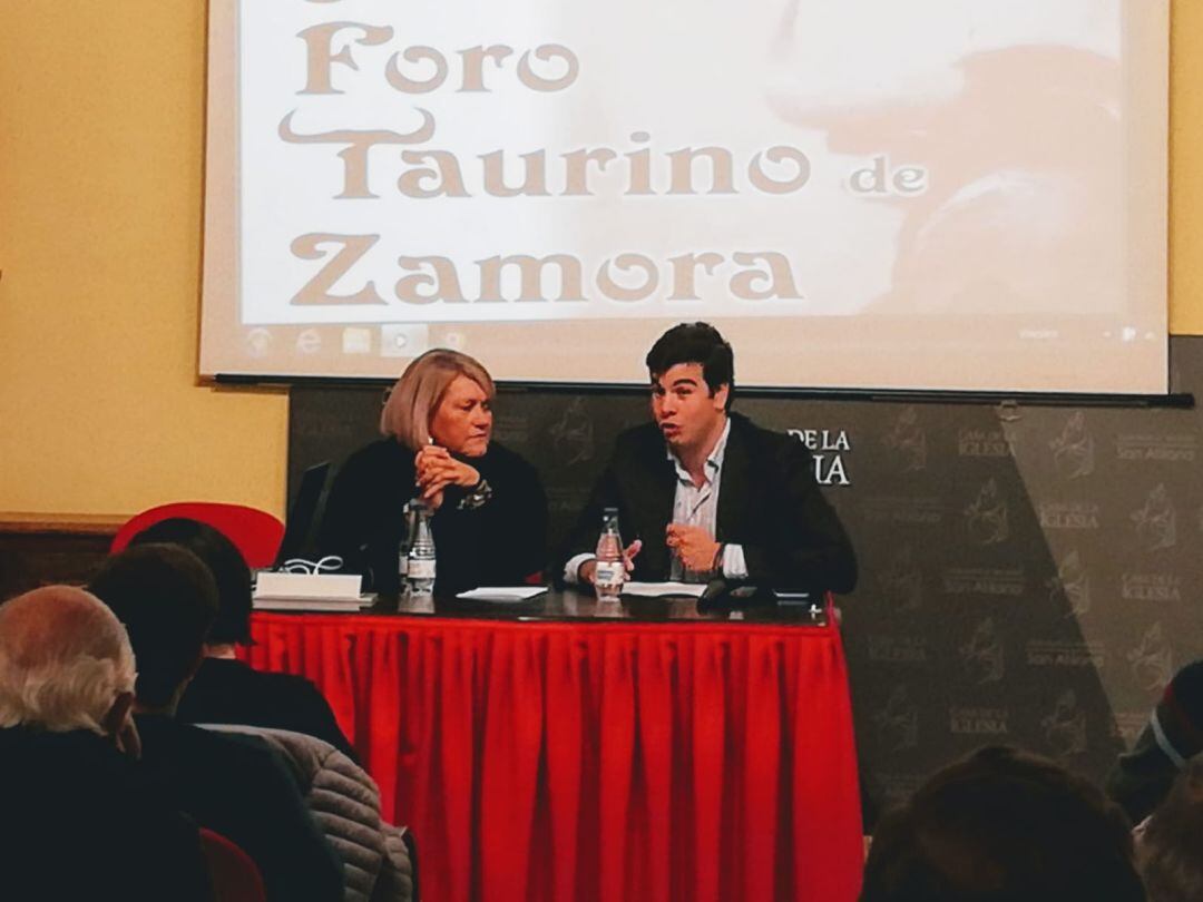 Gonzálo Bienvenida, durante su intervención en el coloquio organizado por el Foro Taurino de Zamora