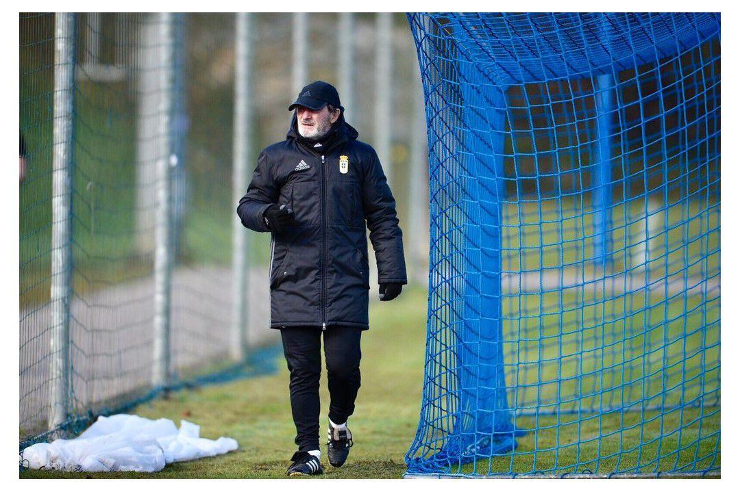 Juan Antonio Anquela durante una sesión de entrenamiento en El Requexón.