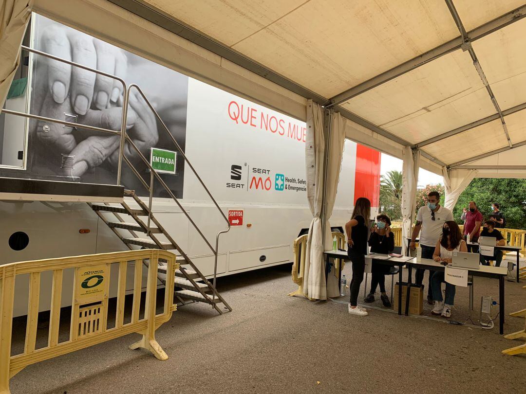 El nou camió que incrementa en dues línies la campanya de vacunació massiva ja està operatiu.