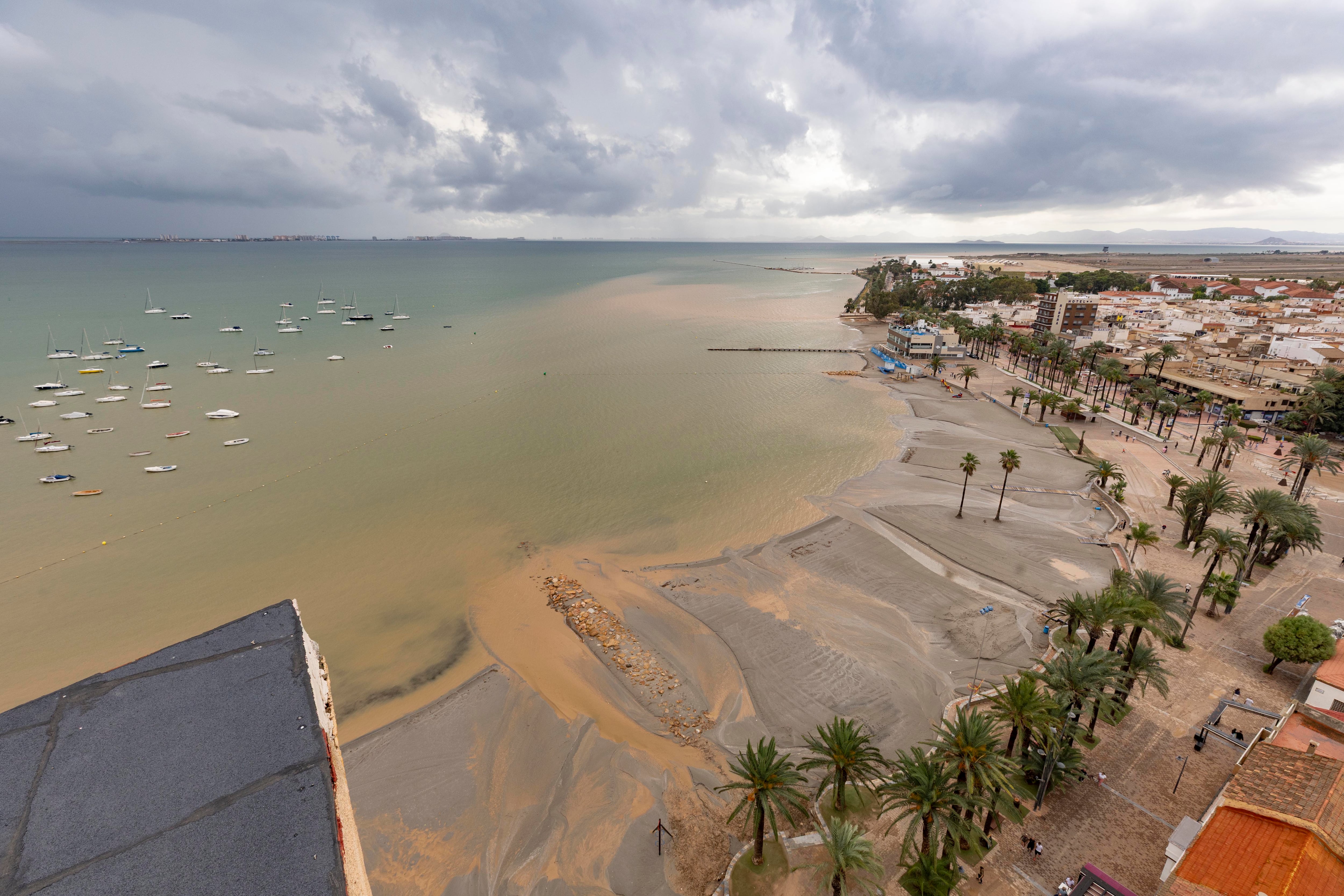 Santiago de la Ribera, 11/10/2025.- Vista aérea del mar Menor este sábado en Santiago de la Ribera, tras las intensas lluvias caídas la pasada noche en la comunidad murciana por la dana Alice. EFE/Marcial Guillén