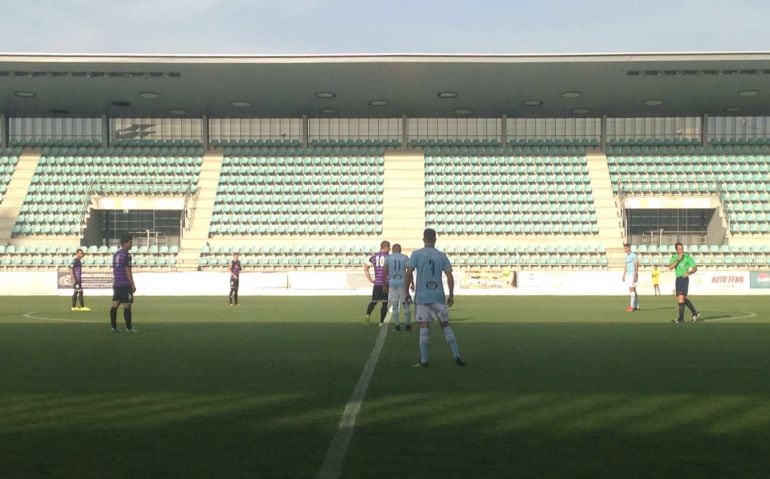 Momento del comienzo del Deportivo Palencia y el Celta B