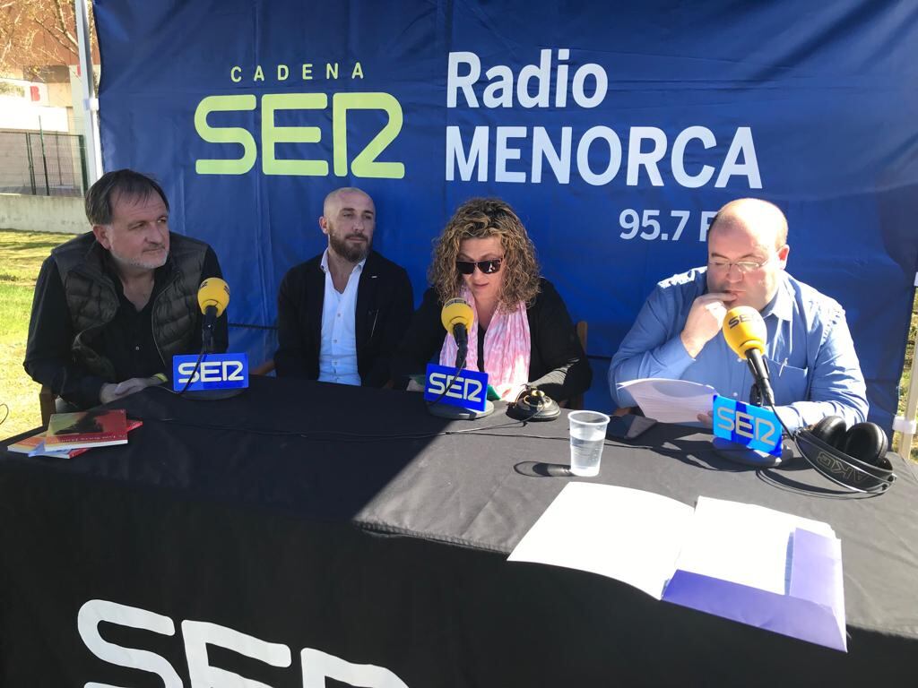 Con cada evento relevante, la radio monta su estudio móvil allí