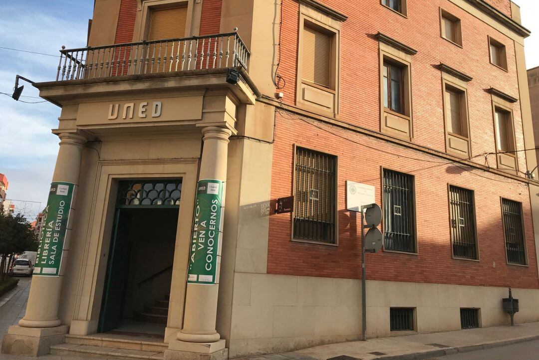 Imagen de archivo de la fachada de la UNED de Valdepeñas 