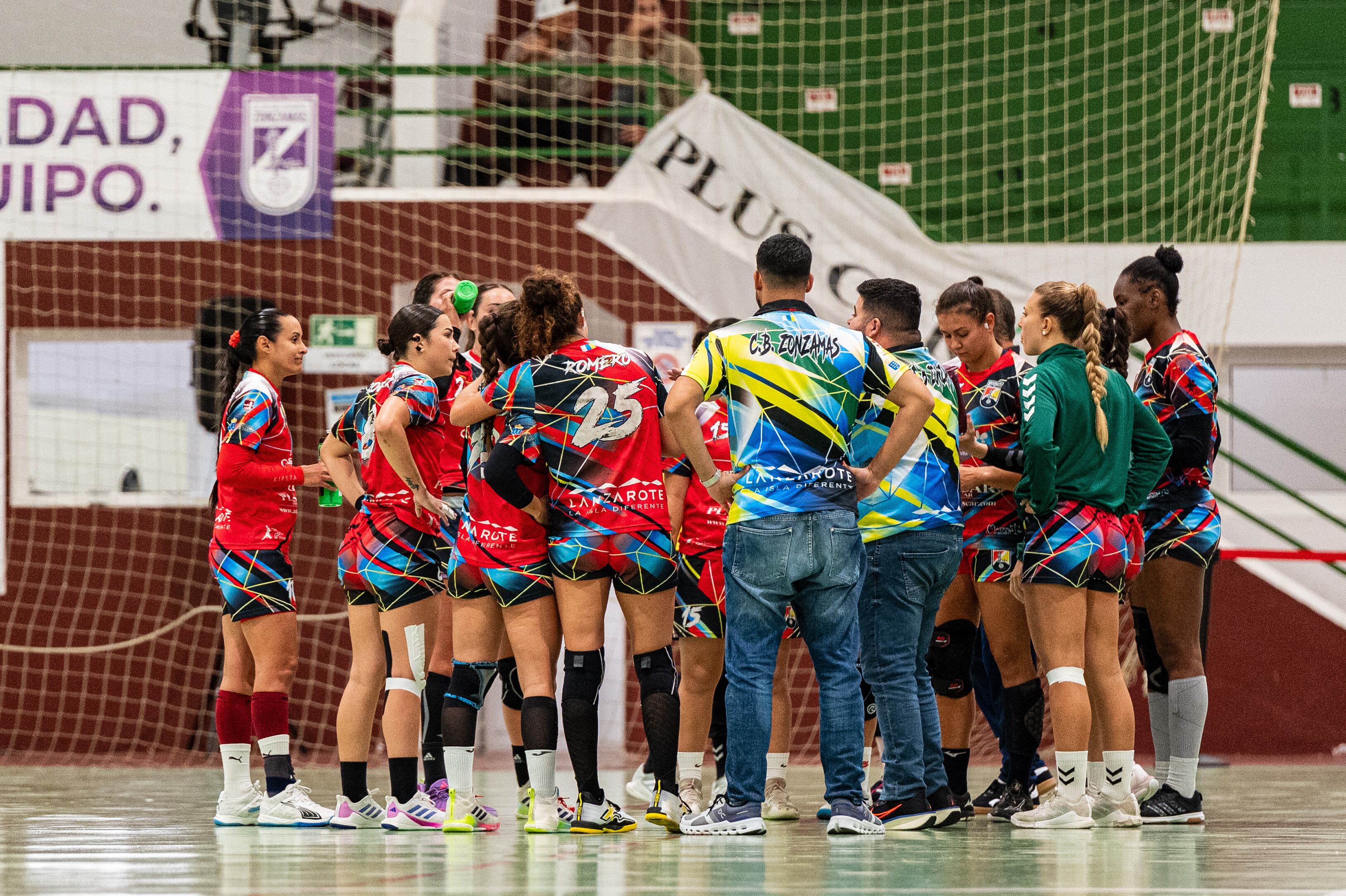 Jugadoras y técnicos del Zonzamas Plus Car Lanzarote.