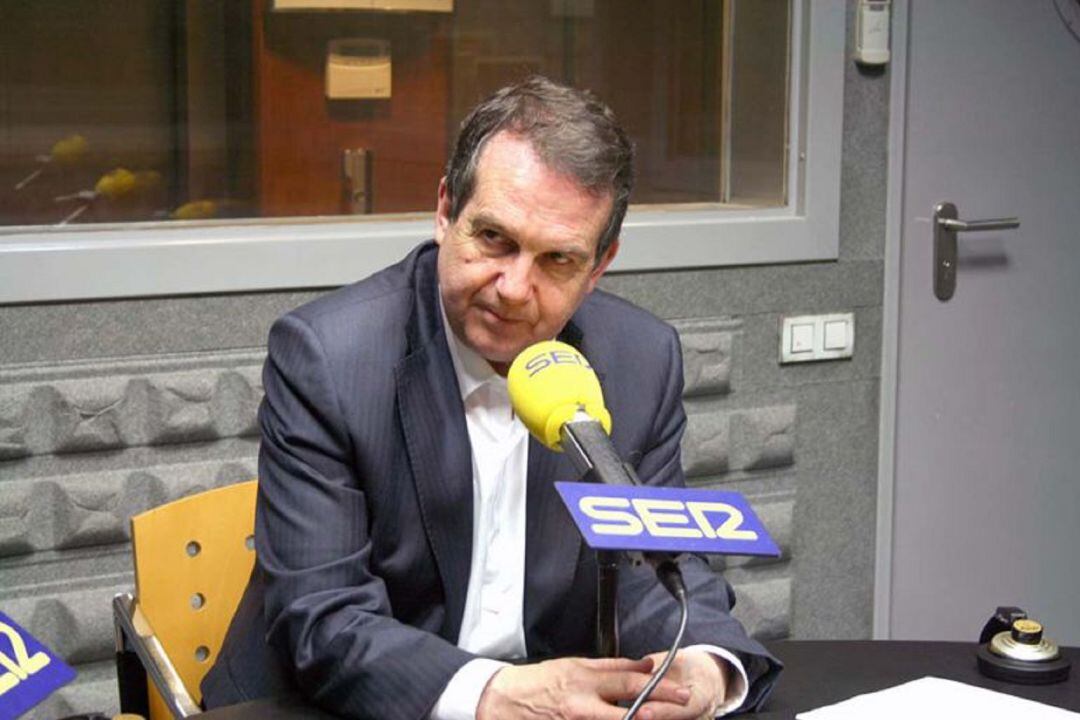 El alcalde de Vigo, Abel Caballero, en los estudios de la SER.