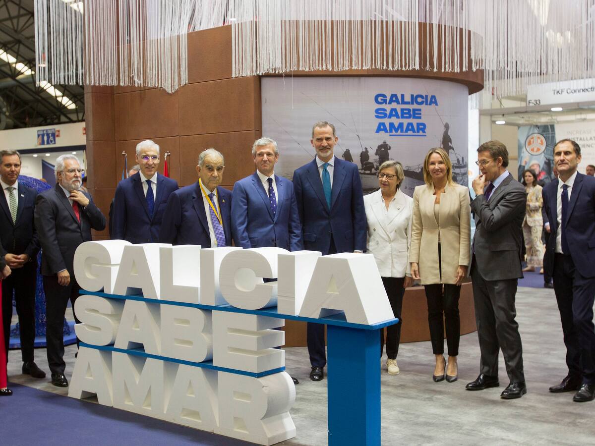 Felipe VI muestra su total apoyo a las familias de las víctimas del Pitanxo