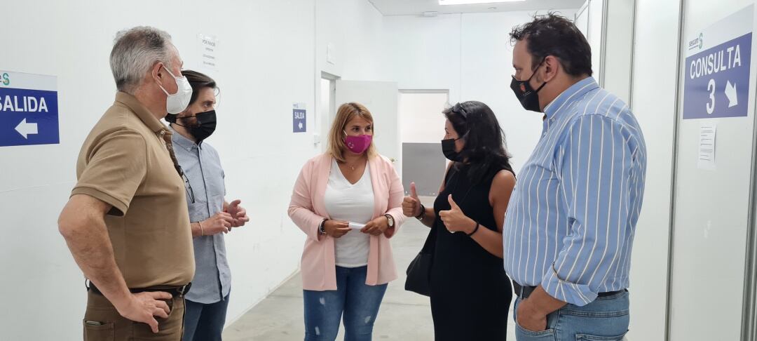 José María Ruiz de Oña, Tita García, Roberto Gallegos y personal del Ferial