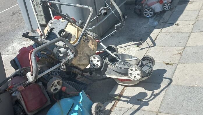 Maquinaria arrojada a un contenedor en Algeciras
