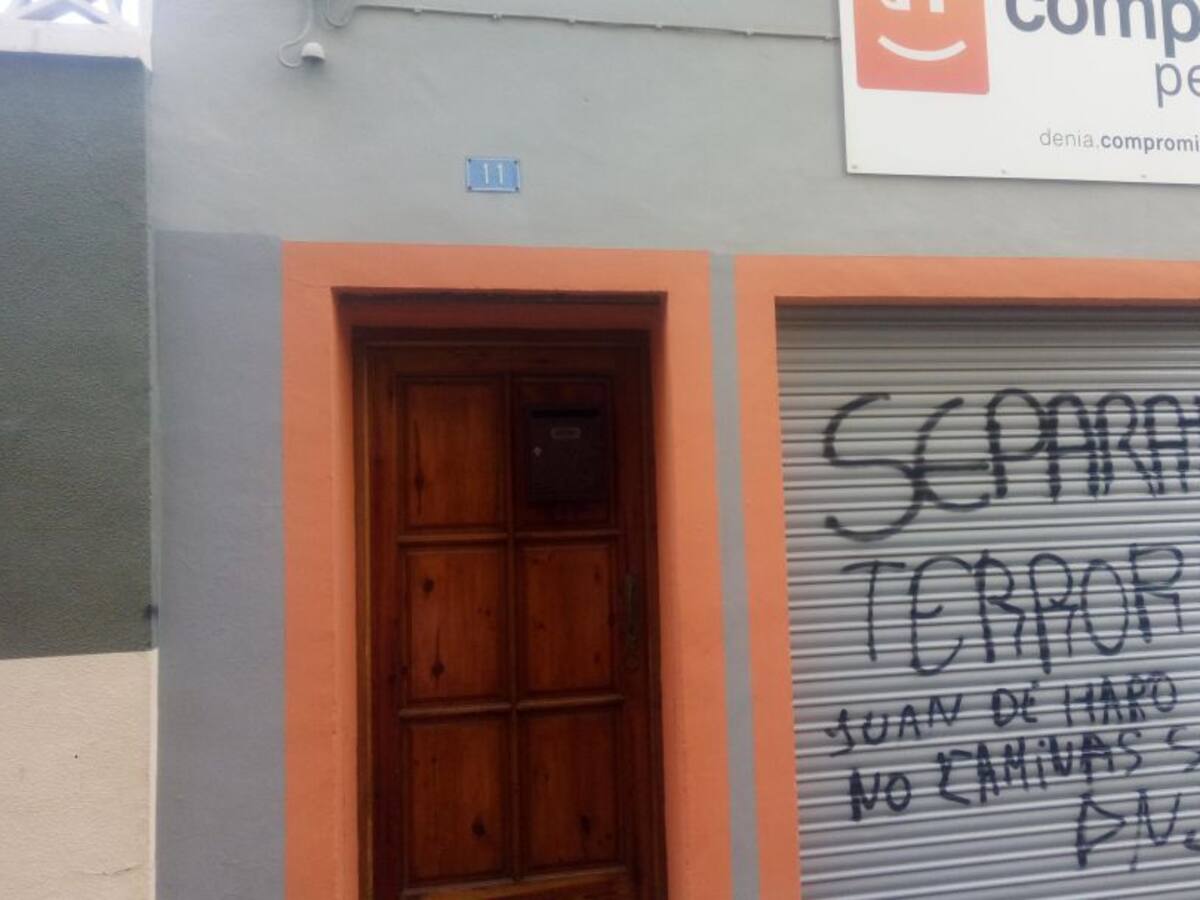 Pintadas en las sedes del PSPV, Compromís y CC.OO en Dénia