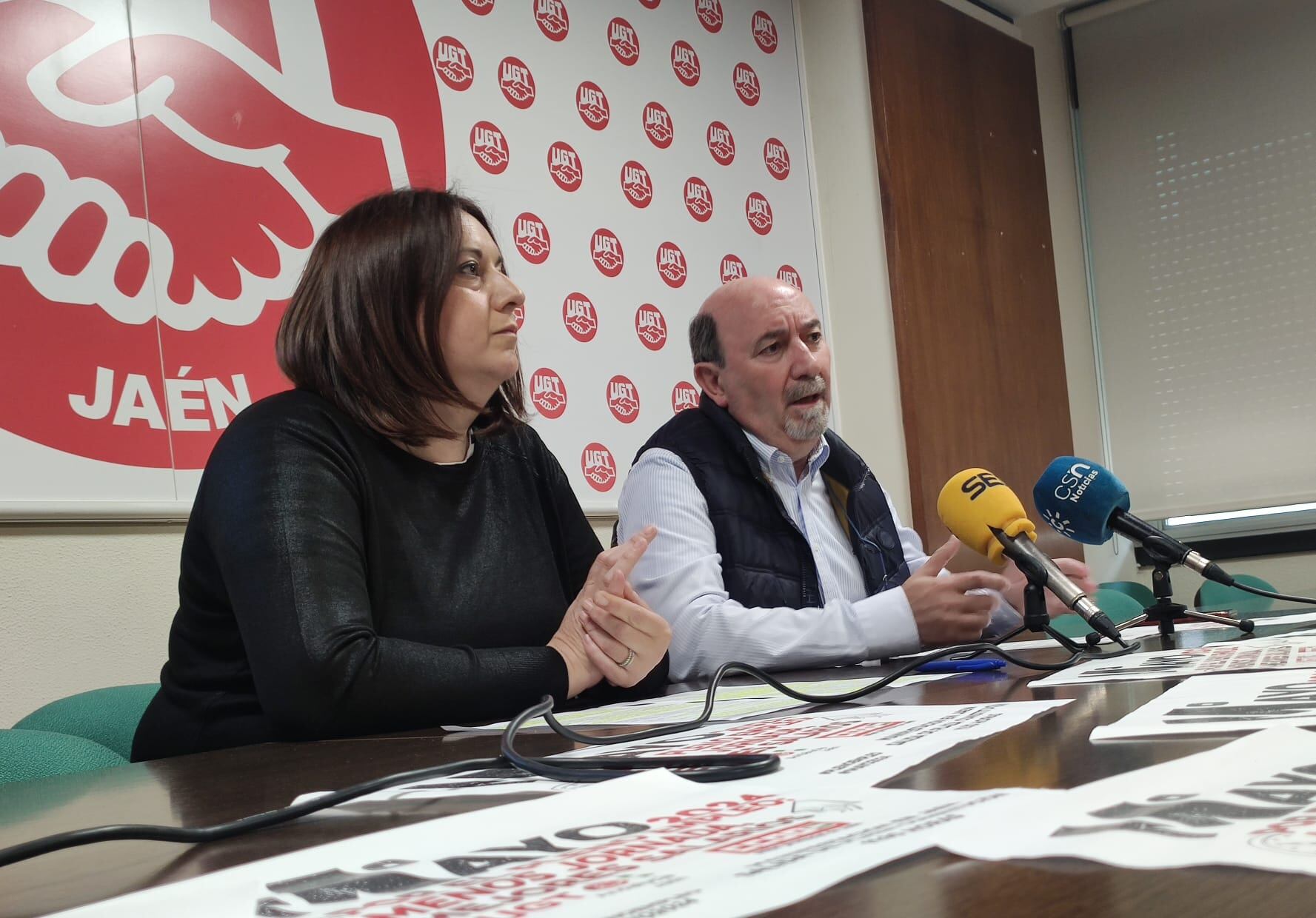 La secretaria general de CCOO Jaén, Silvia de la Torre, y su homólogo en UGT, Manuel Salazar, durante una rueda de prensa