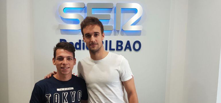 Álvaro Romero (Arenas) y Lander Yurrebaso (Barakaldo), en los estudios de Radio Bilbao