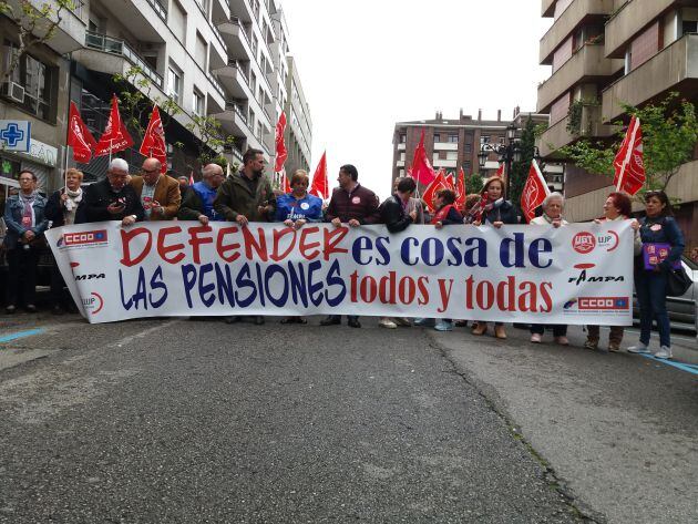 Inicio de la marcha hacia el Banco de España. Oviedo, esta mañana