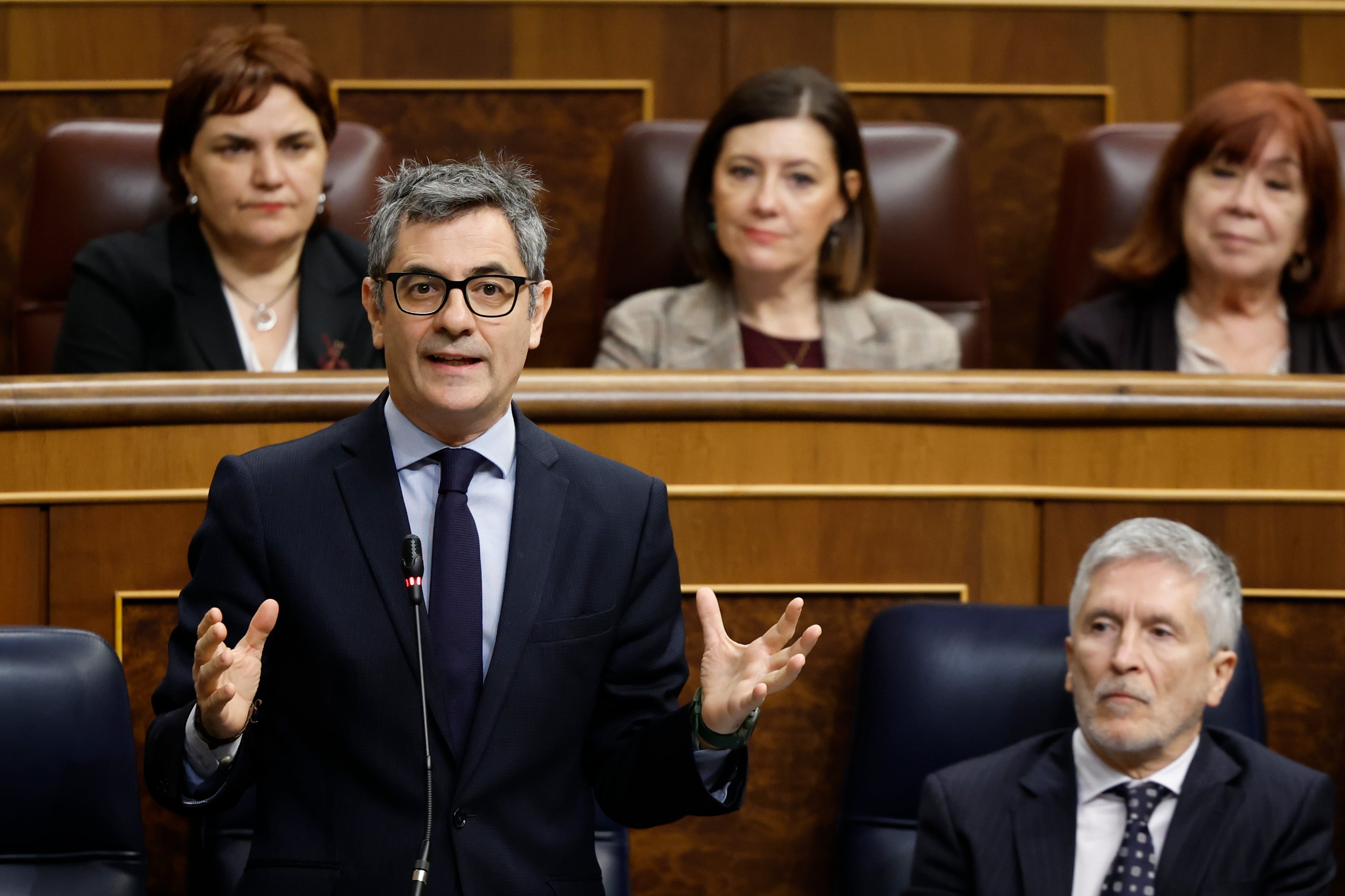 El ministro de la Presidencia, Justicia y Relaciones con las Cortes, Félix Bolaños, durante su intervención en la sesión de control al Ejecutivo que se celebra este miércoles en el Congreso.