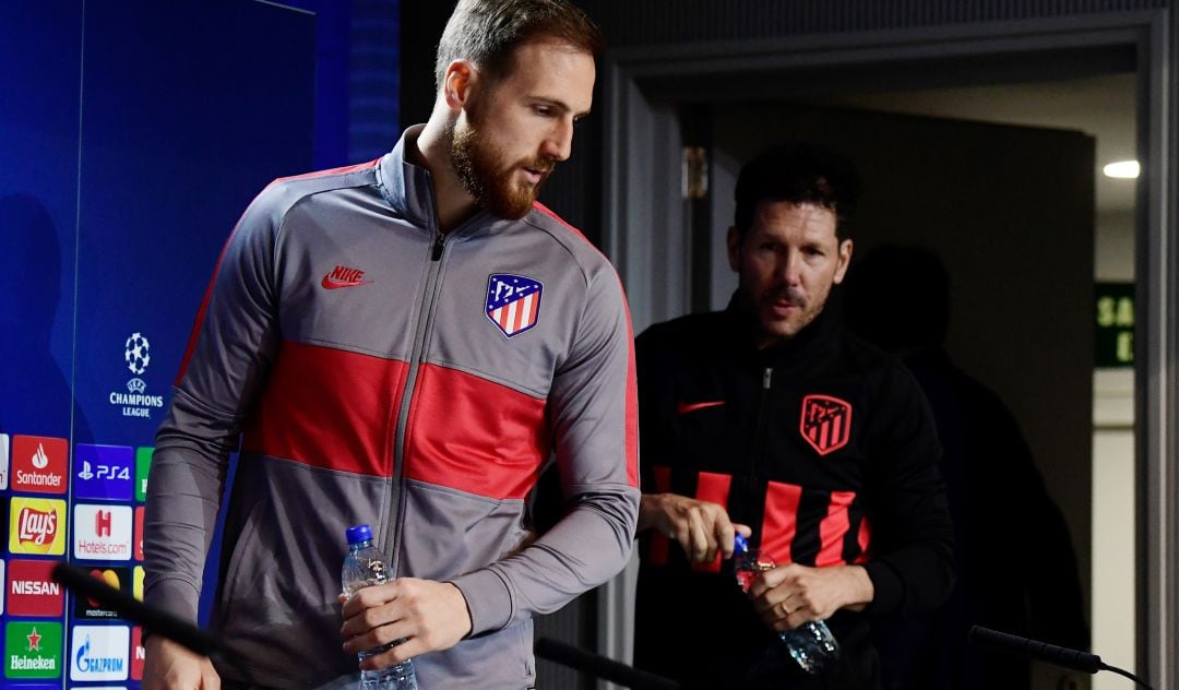 Jan Oblak y Diego Simeone.