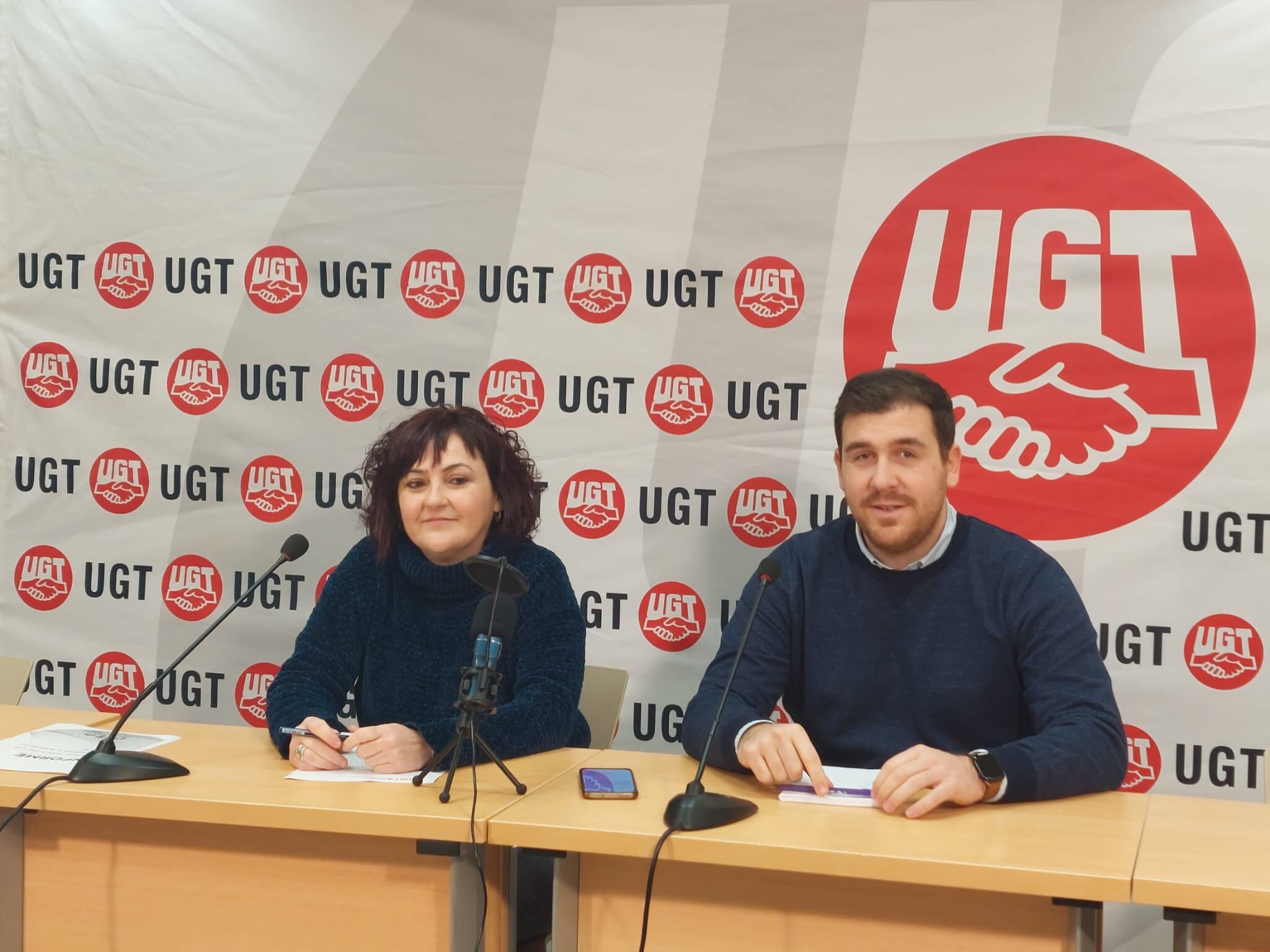 Isabel Carrascosa y Javier Flores en rueda de prensa