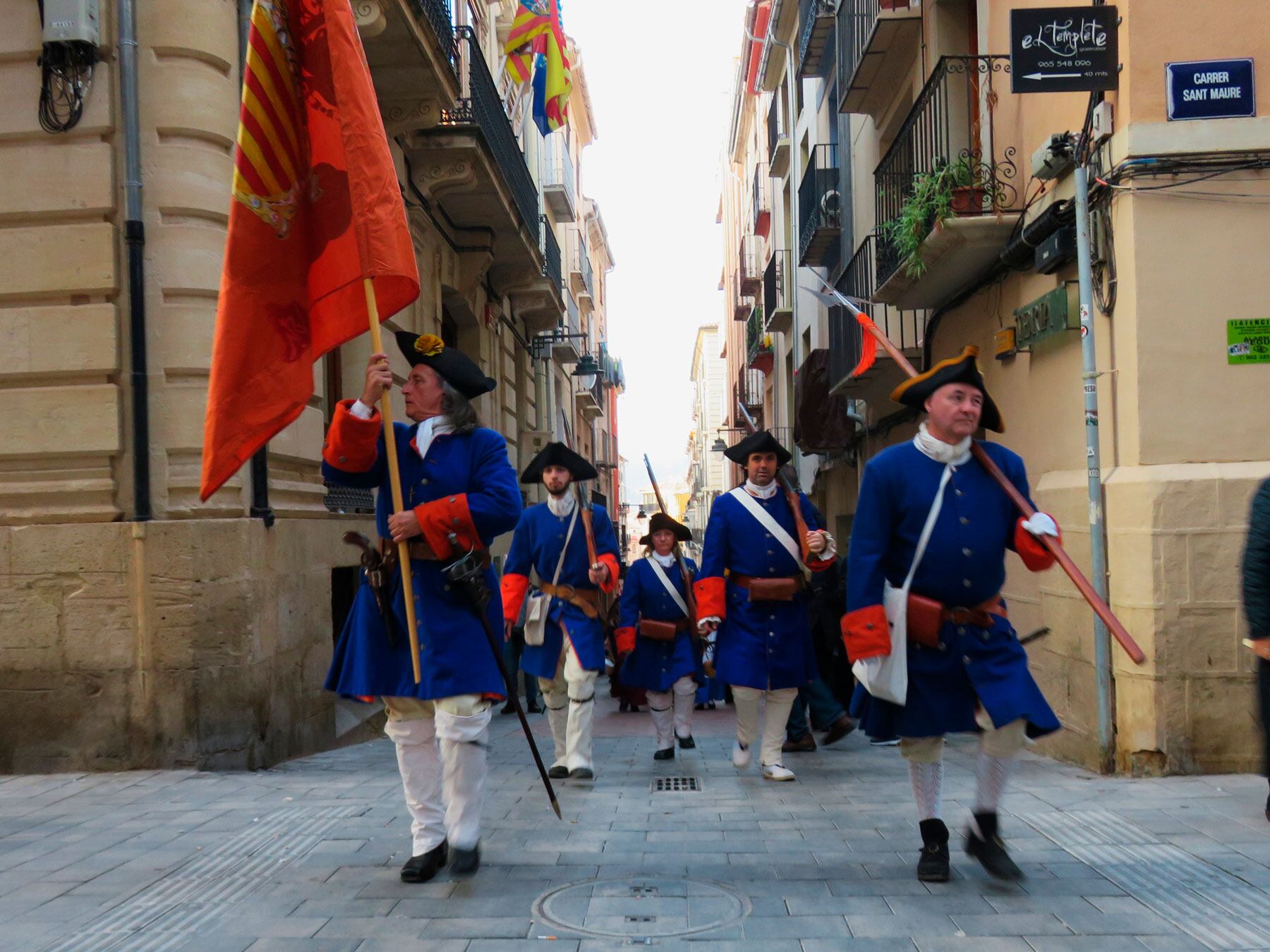 Un instant de la Marxa Cívica al seu pas pel carrer Sant Francesc
