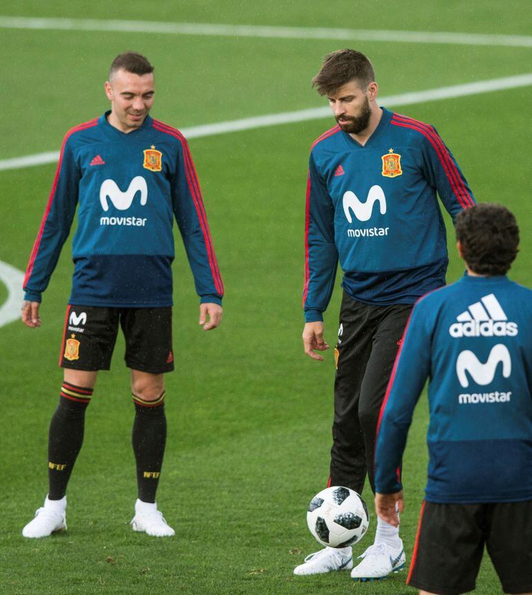 Iago Aspas en el primer entrenamiento con Gerard Piqué