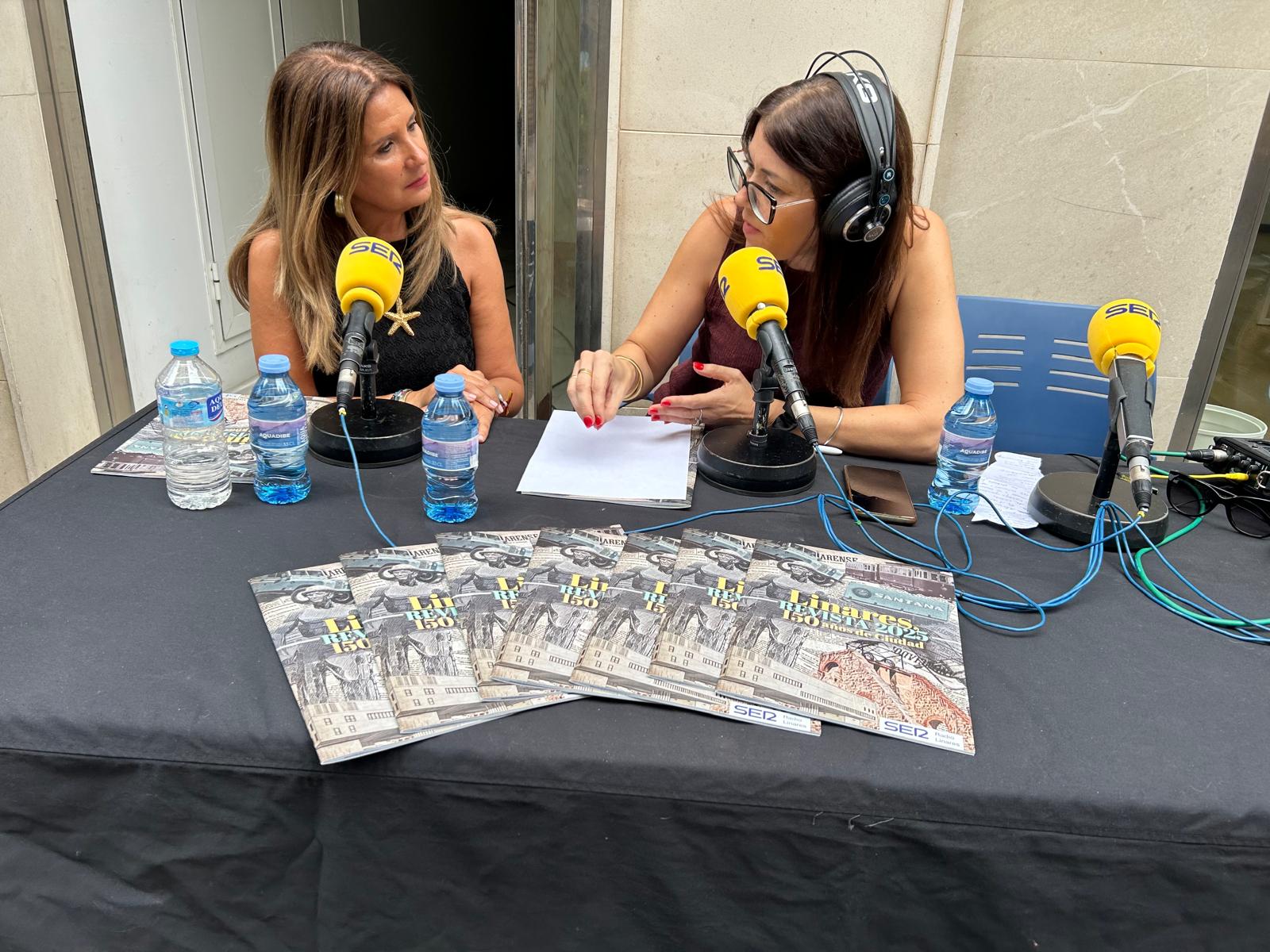 Auxi del Olmo en la presentación de la Revista de Feria 2025 de Radio Linares