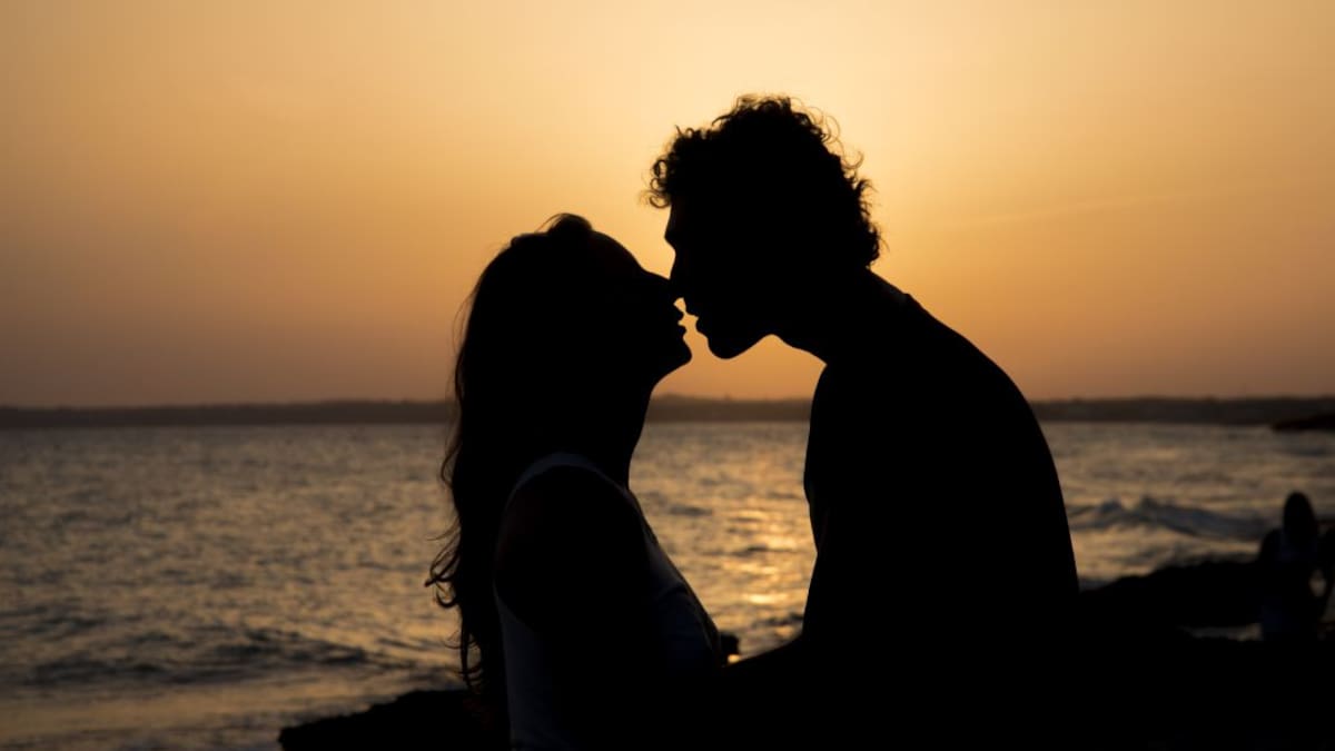 La Ventana a la 16h | ¿Es difícil encontrar pareja? "Conocí a mi novio en un funeral"