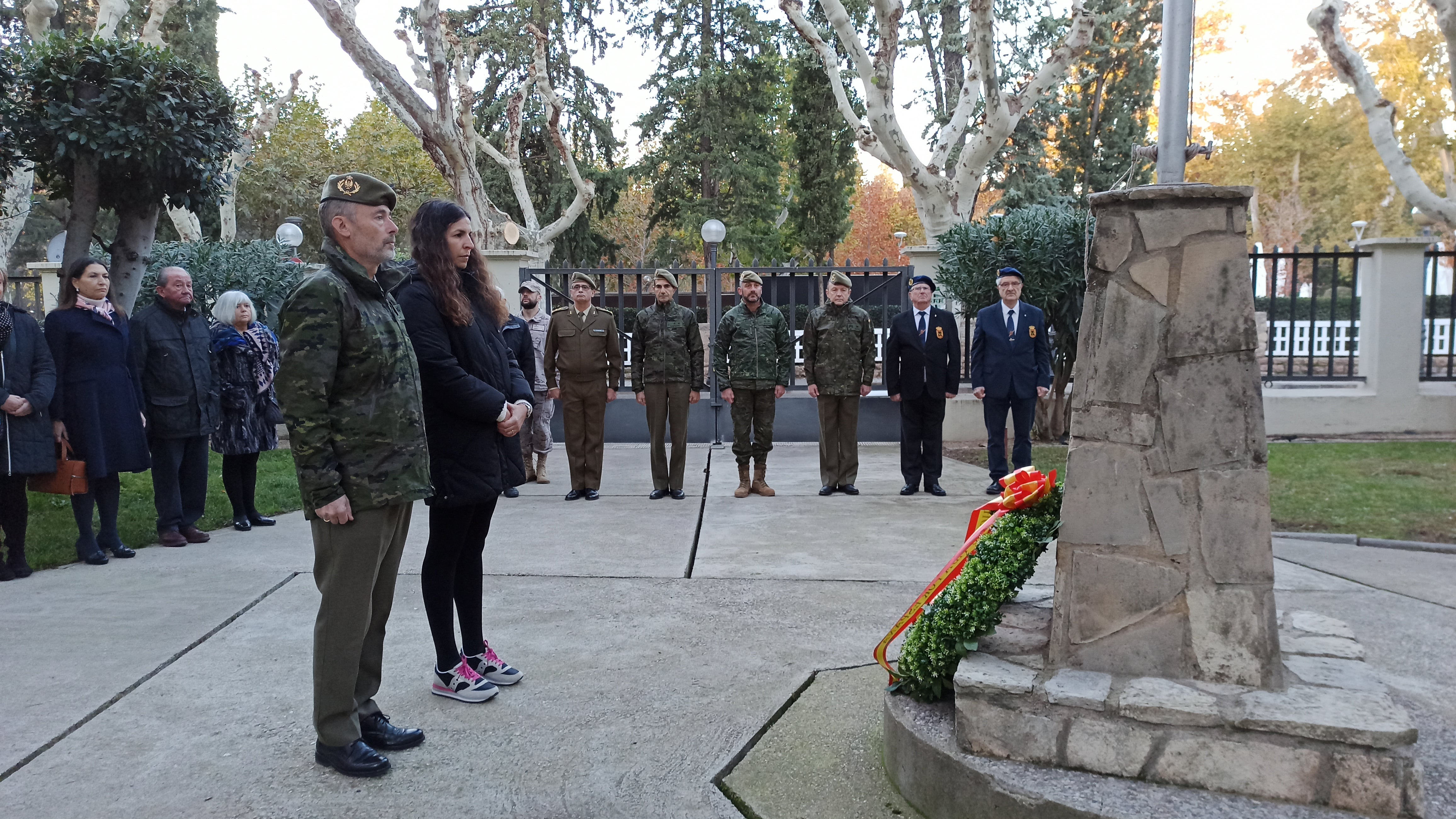 Rafael Matilla, subdelegado de Defensa en Huesca, junto a Sara Comenge, presidenta de CADIS Huesca