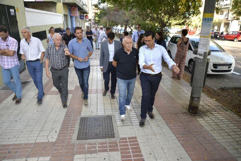 El alcalde Cuenca explica el proyecto a los vecinos de La Chana