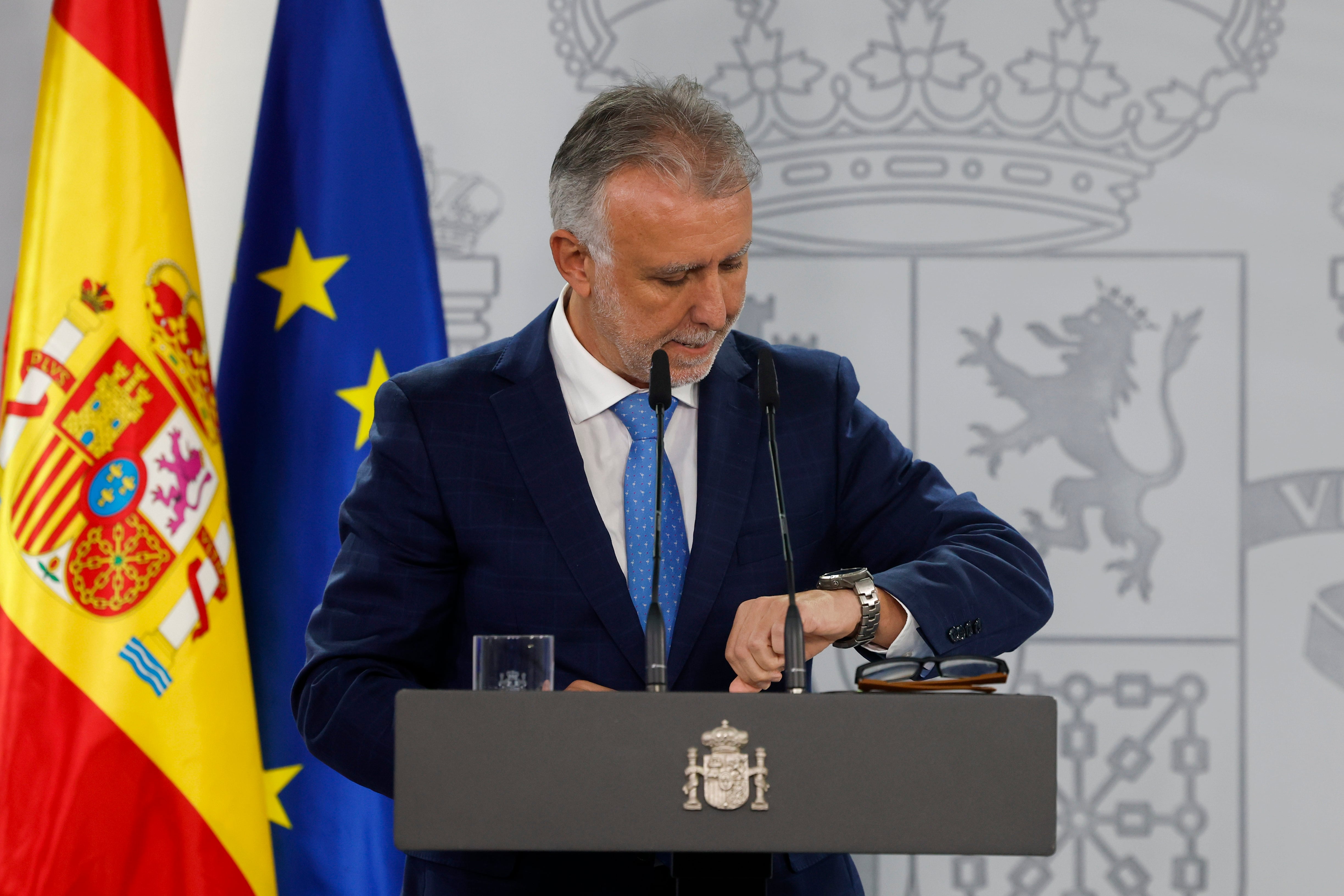 El ministro de Política Territorial, Ángel Víctor Torres, durante la rueda de prensa posterior a la reunión que el presidente del Gobierno, Pedro Sánchez, ha mantenido con el presidente de la Generalitat de Catalunya Salvador Illa