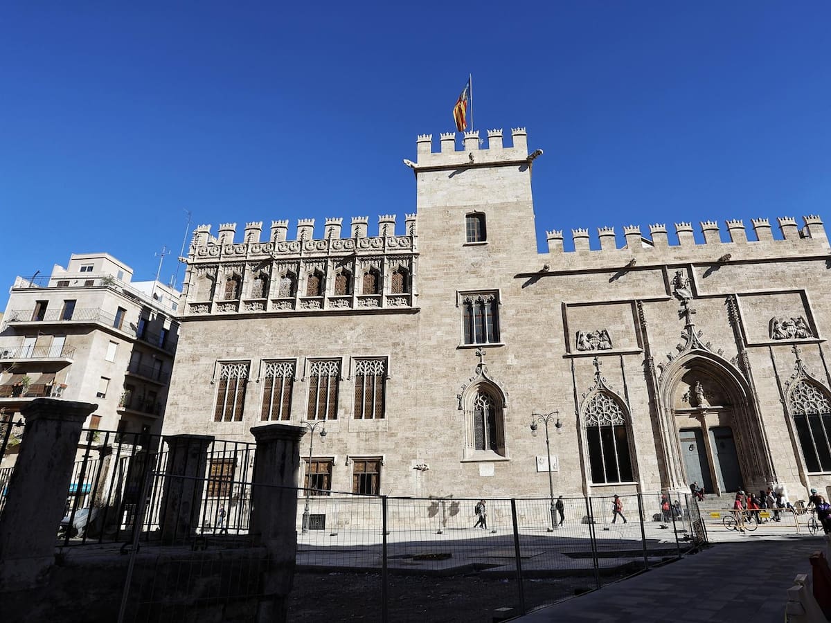 El Ayuntamiento de València protege seis edificios históricos contra actos vandálicos en Fallas y refuerza su vigilancia