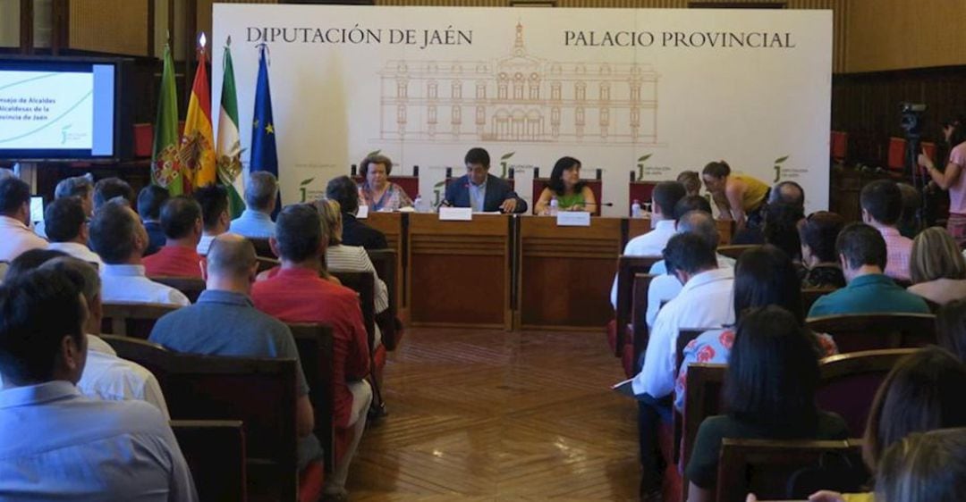 Foto de archivo de un anterior Consejo de Alcaldes de la Diputación Provincial de Jaén.