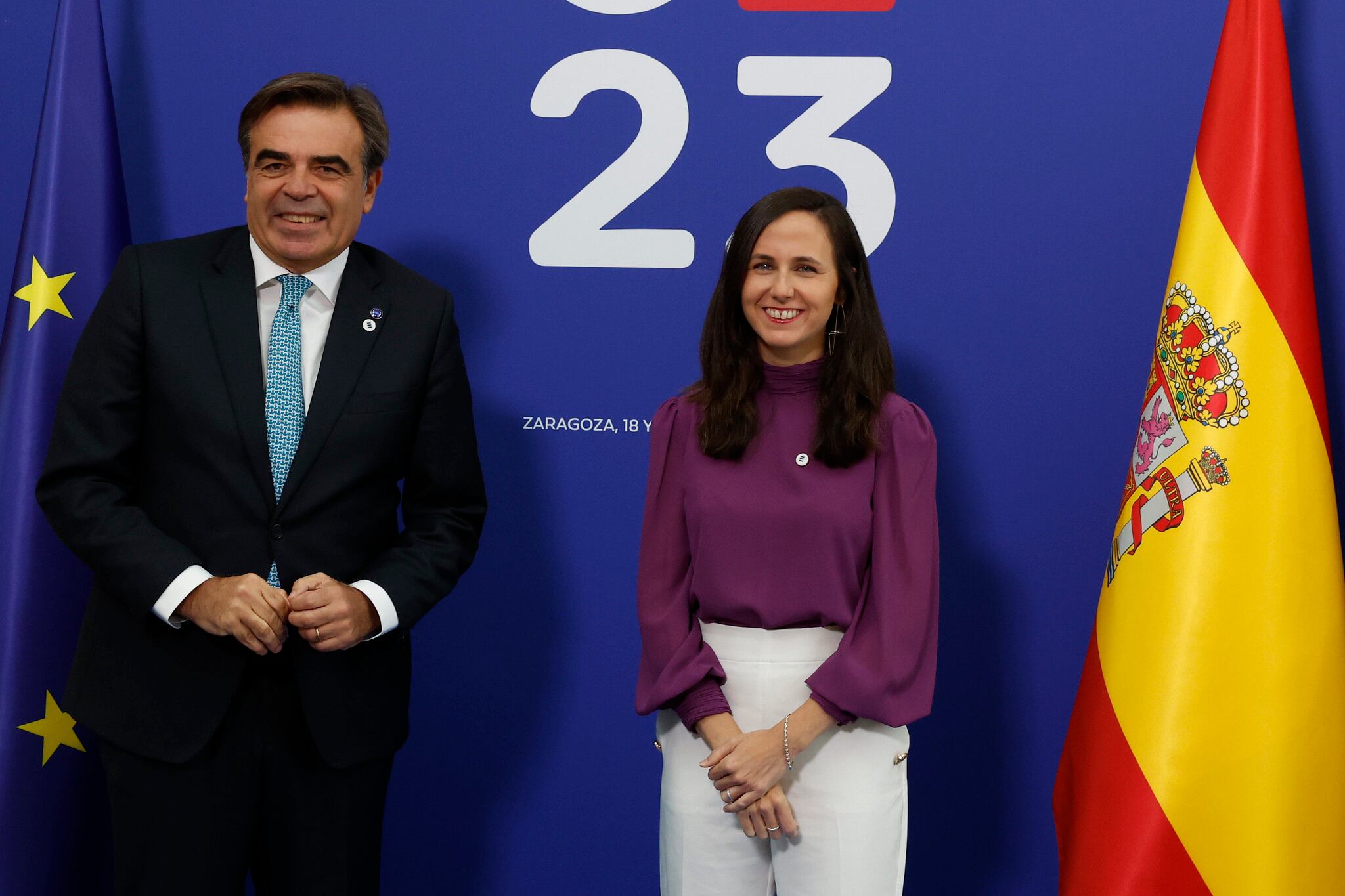 El vicepresidente de la Comisión Europea Margaritis Schinas, y la ministra en funciones de Derechos Sociales y Agenda 2023, Ione Belarra, durante la cumbre en Zaragoza