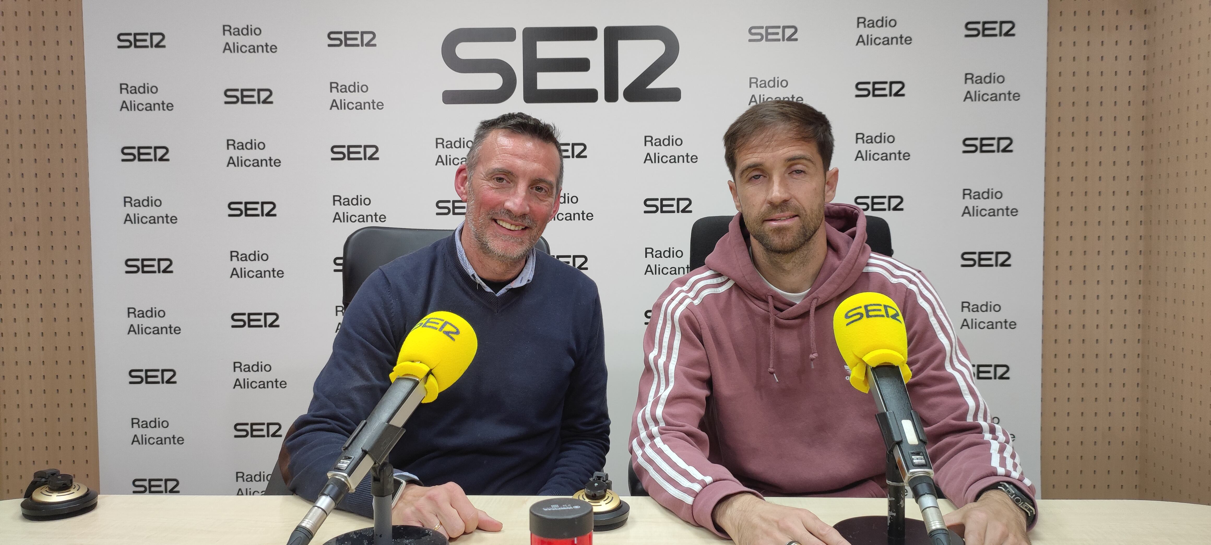 Michel Herrero y Pedro Vera, en los estudios de Radio Alicante SER
