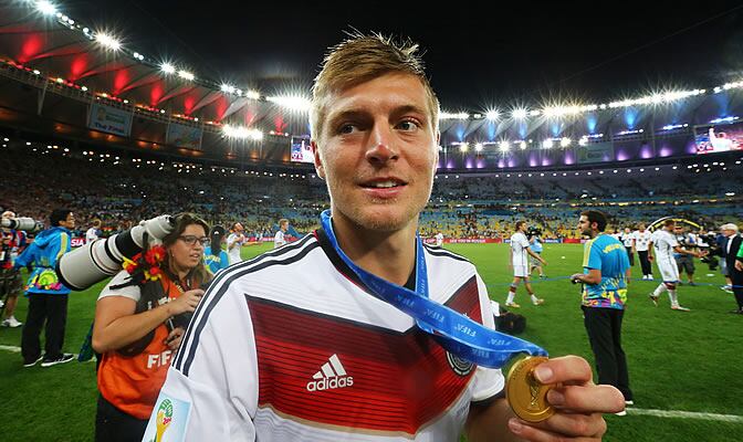 Kroos, con su medalla de campeón del mundo en el estadio de Maracaná