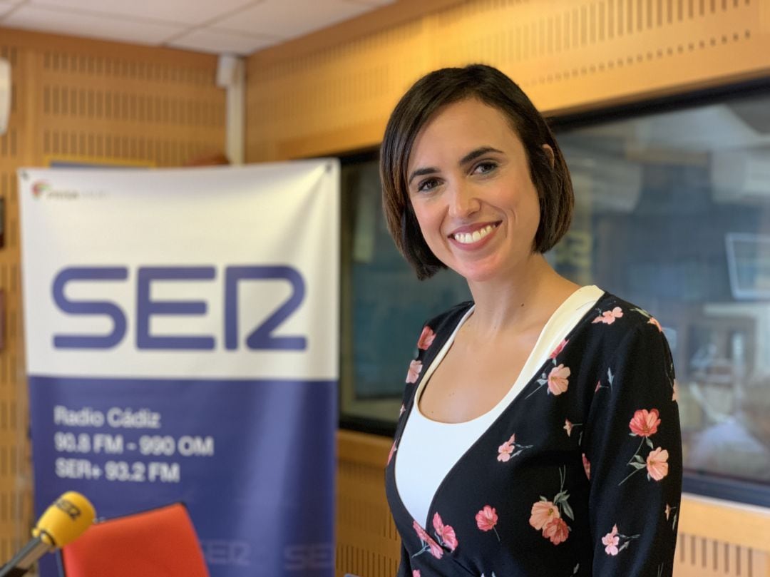 Lola Cazalilla, en los estudios de Radio Cádiz