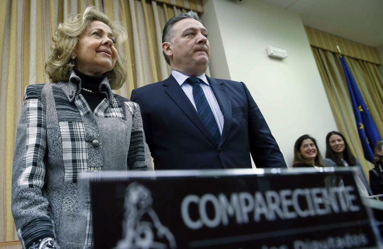 La nueva fiscal general del Estado, Consuelo Madrigal, junto al diputado popular Alfredo Prada, presidente de la Comisión de Justicia del Congreso, a la llegada a su comparecencia.