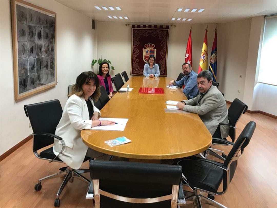 Reunión de los responsables de educación y juventud con la alcaldesa de Móstoles, Noelia Posse