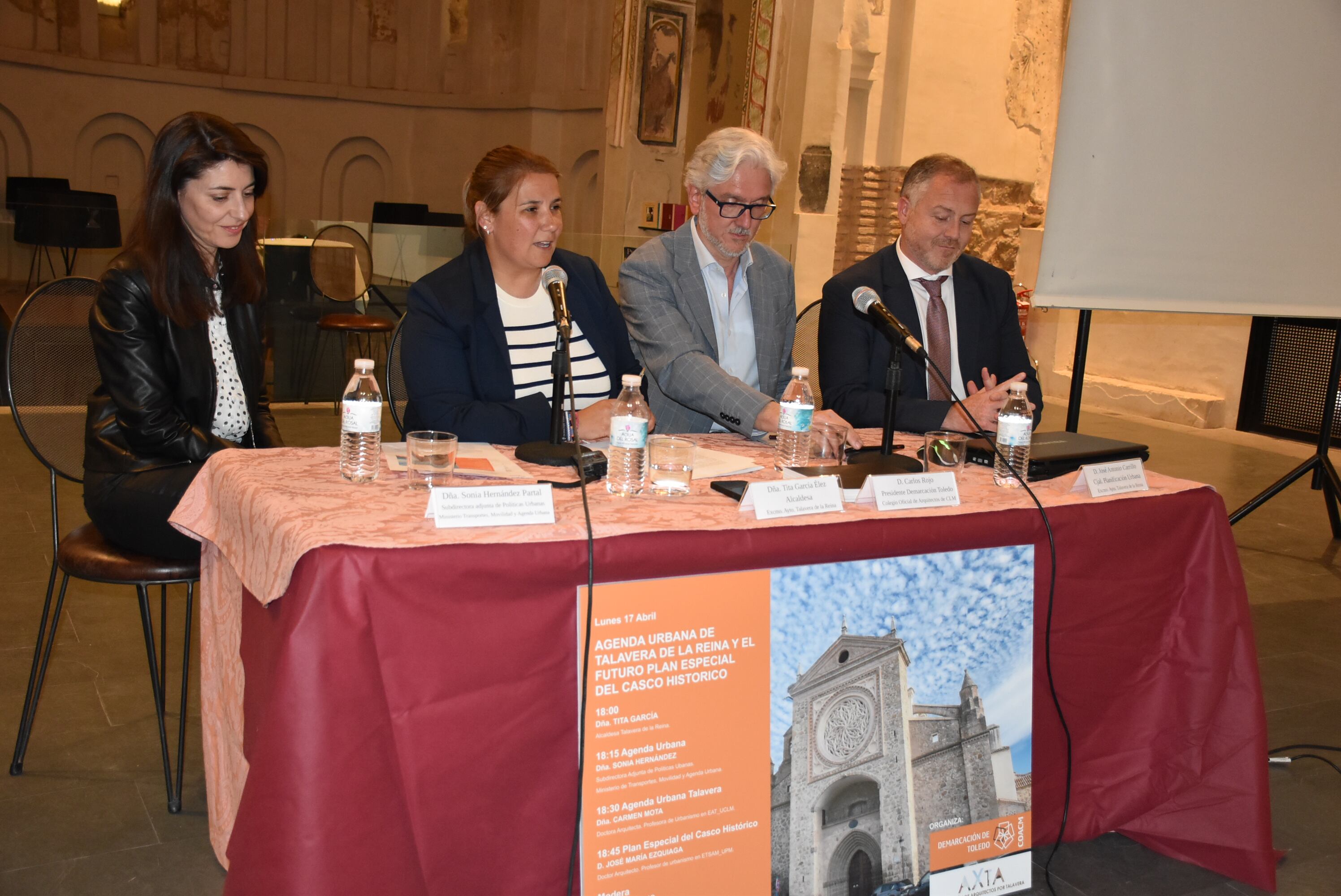 Mesa de la jorndada sobre arquitectura