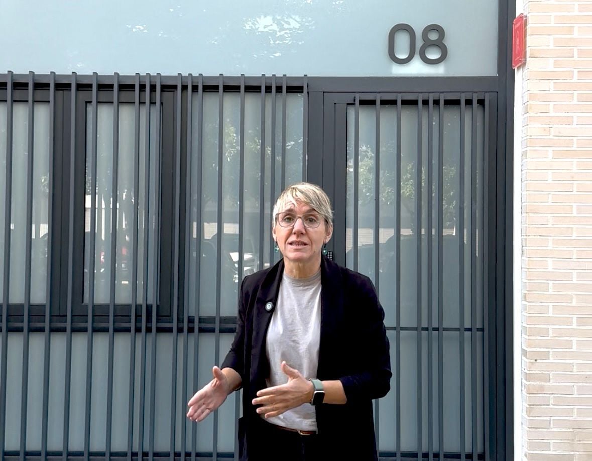 Papi Robles, la portavoz de Compromís, denuncia que el edificio municipal de La Torre destinado a alquiler asequible "se ha llenado de pisos turísticos"