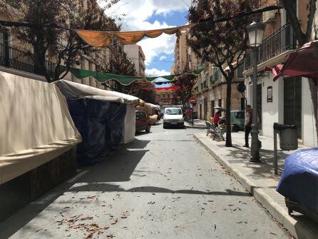 Los feriantes del Mercado Goyesco de Elda han tenido que recoger sus puestos