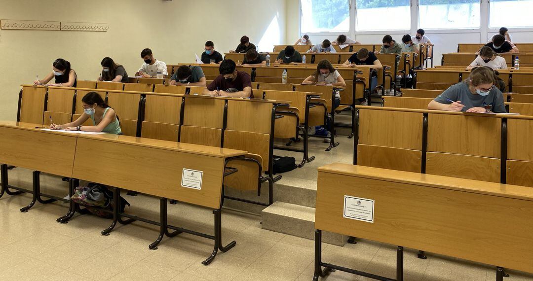 Estudiantes realizan los exámenes de Selectividad en la Universidad de Jaén.