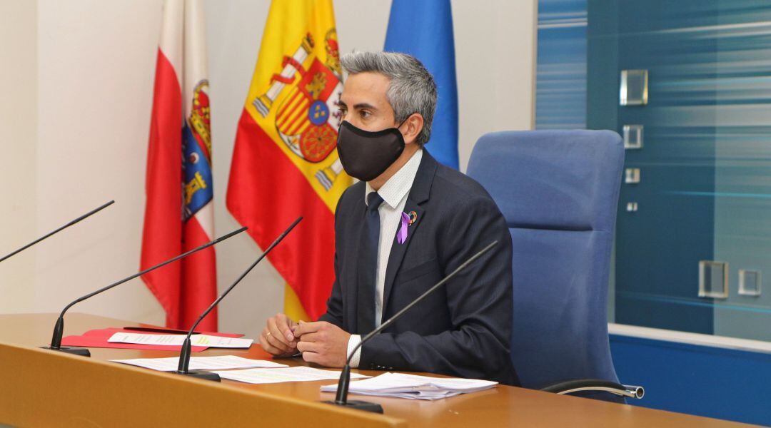 El vicepresidente y portavoz del Gobierno, Pablo Zuloaga, en rueda de prensa