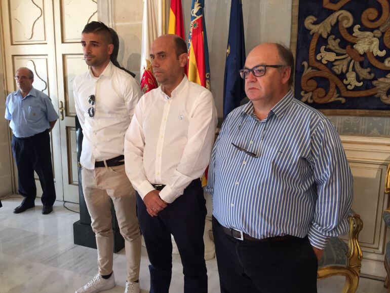 Portillo y Ramírez junto a Gabriel Echavarri, alcalde de Alicante, en la presentación de la nueva campaña de abonos 16-17