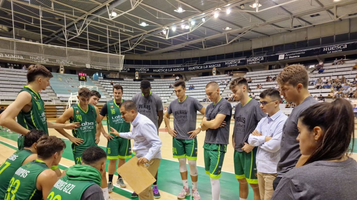 Rafa Sanz en la previa del partido de Lobe Huesca la Magia