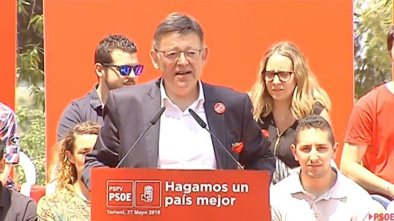 Ximo Puig en la Fiesta de la Rosa de Torrent (Valencia)