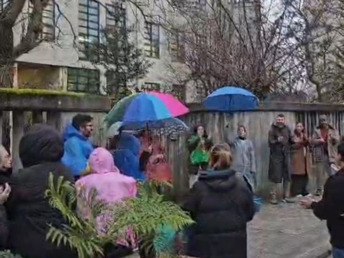 Una mancha de humedad de un metro y tuberías oxidadas, el día a día en el Colegio Wenceslao Fernández Flórez