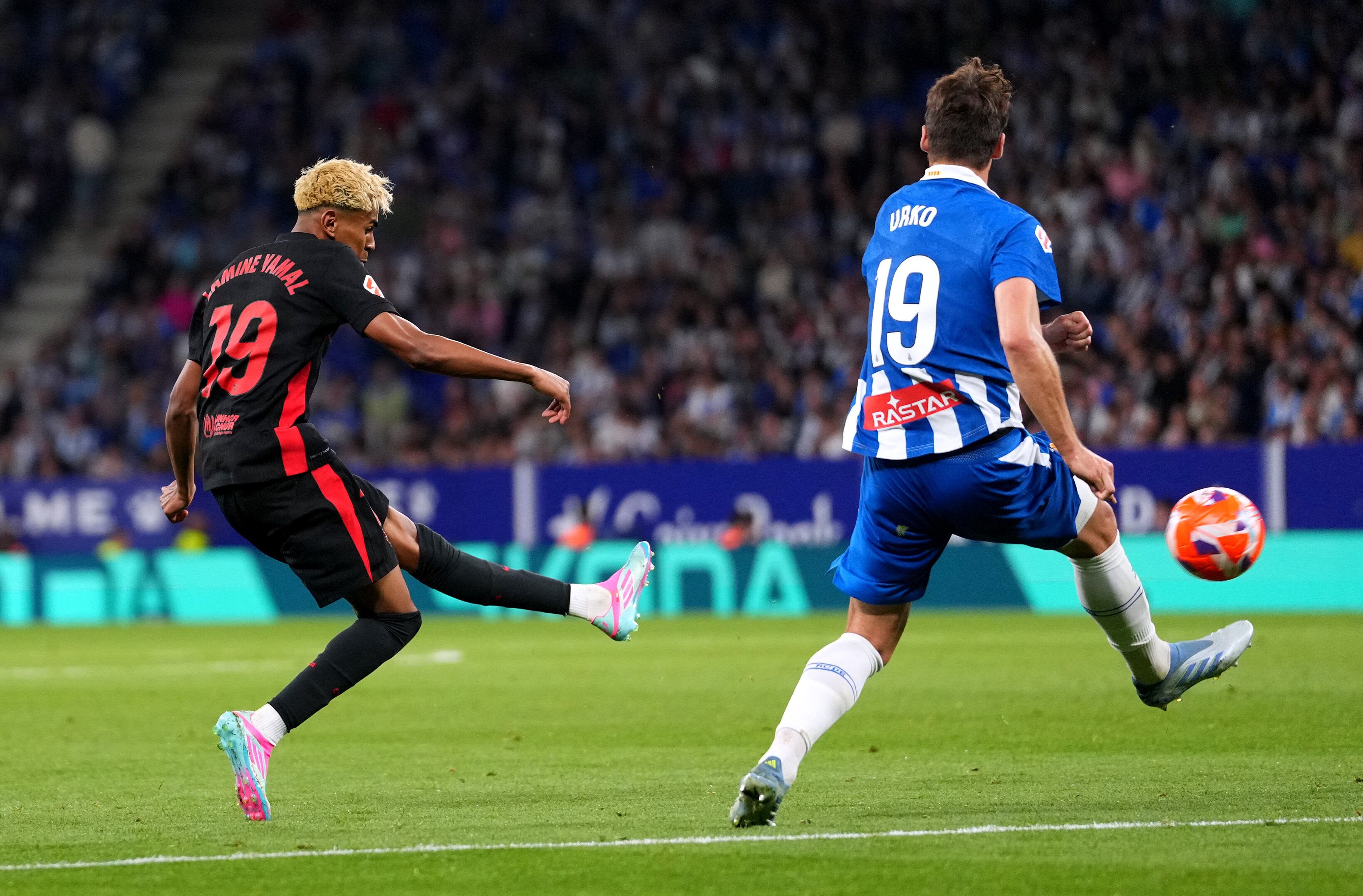 Lamine Yamal durante su gol contra el Espanyol la pasada temporada
