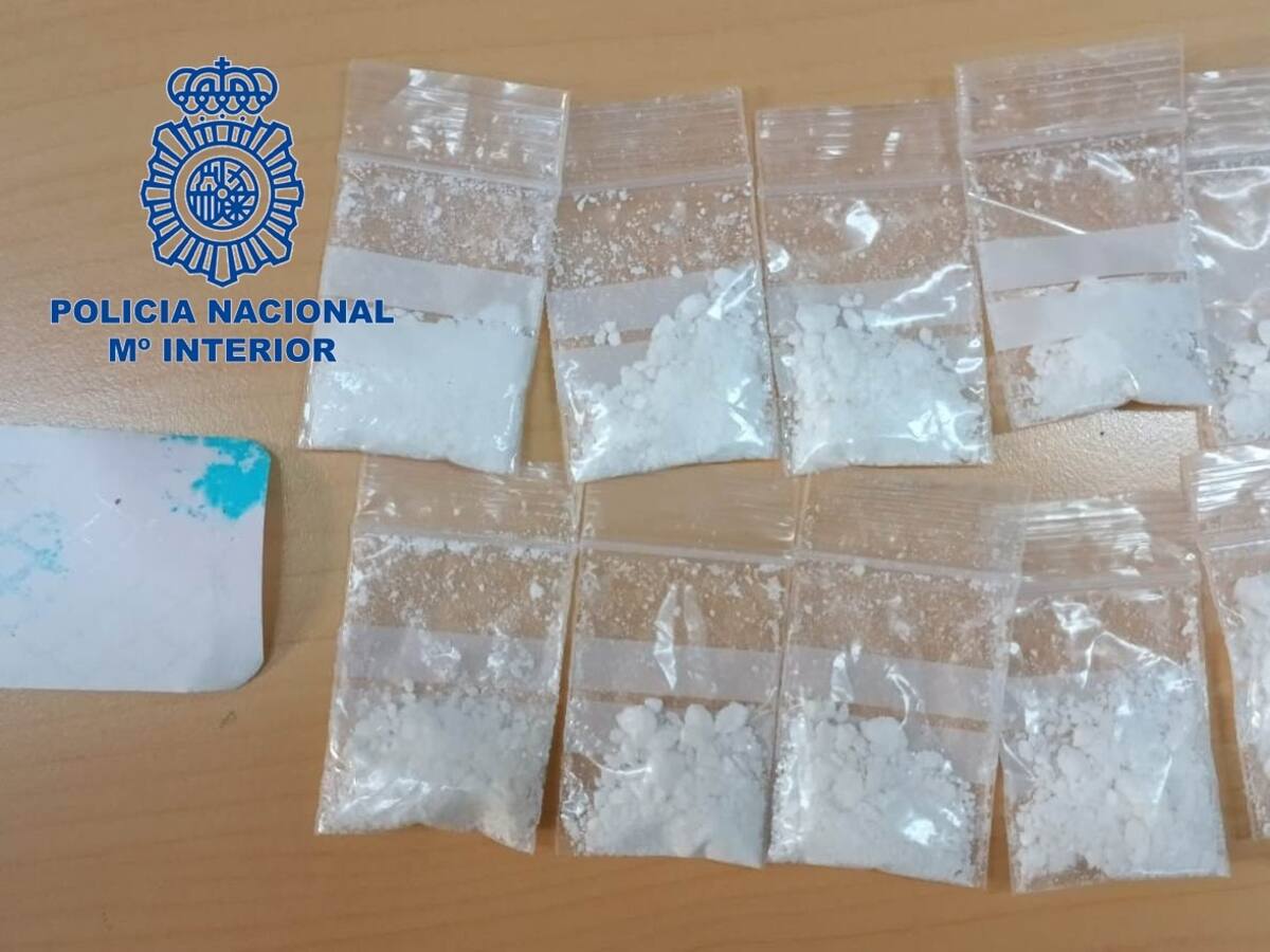 La Policía Nacional desmantela un punto de venta de droga y consumo en una vivienda de Gandia